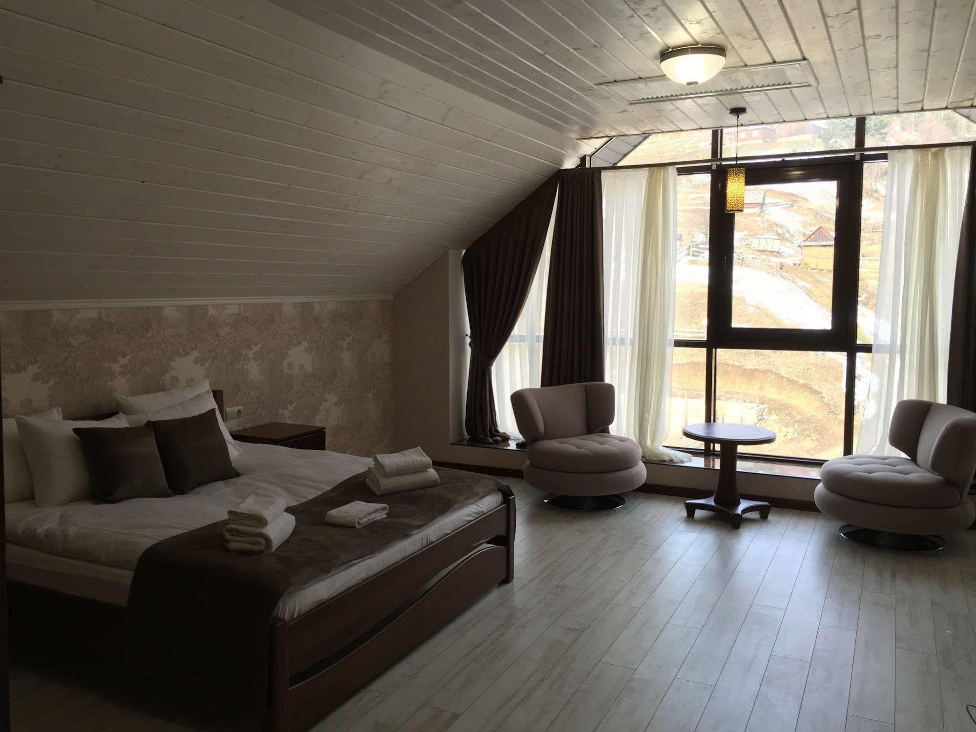 Carparosa Hotel Bukovel Bagian luar foto